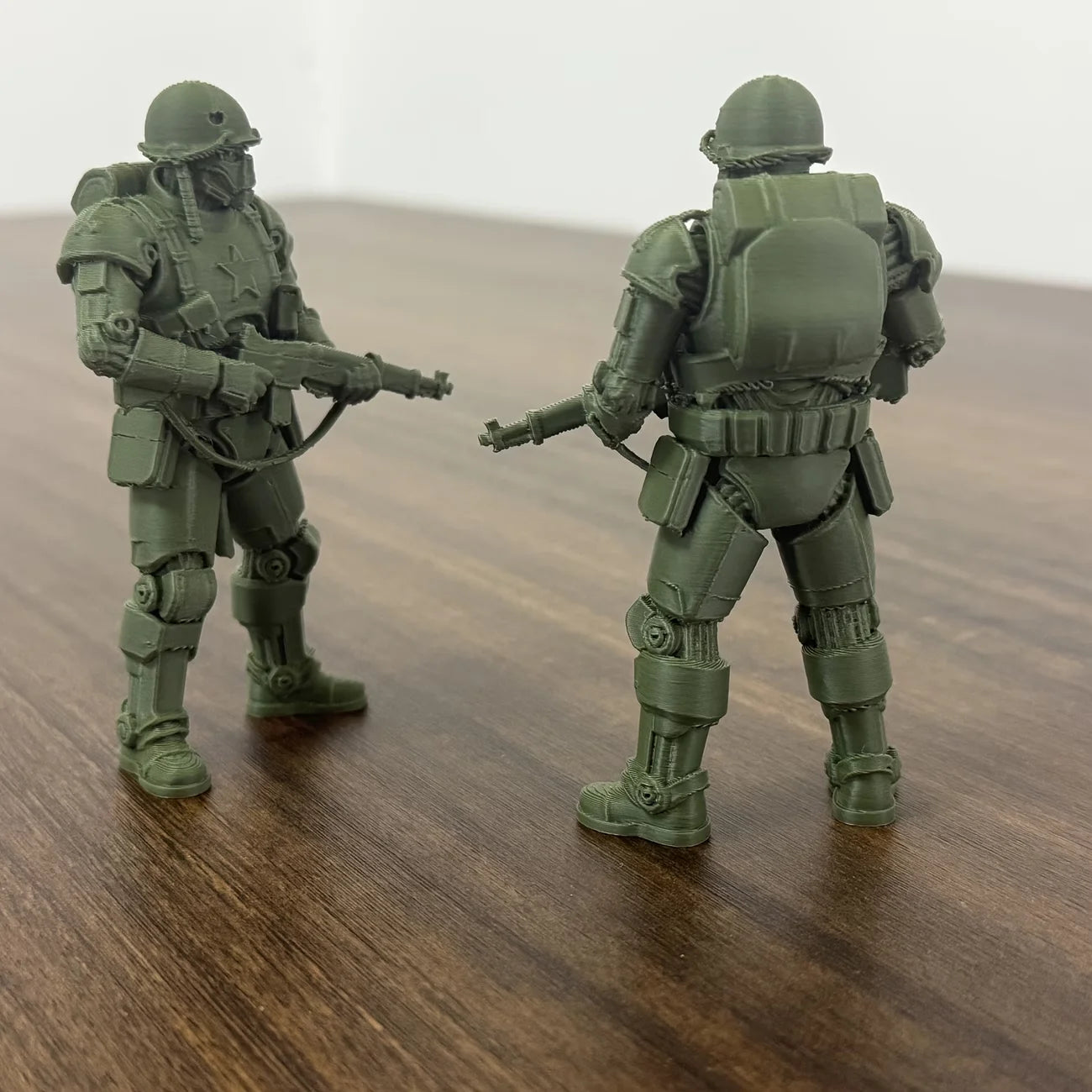 Military Soldier Model - Plastic Army Statue with Uniform, Suitable for Desktop, Bookshelf, or Collection - Decorative