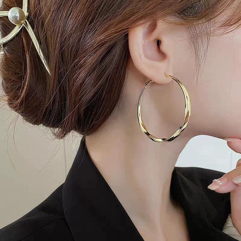 5cm Twist Metal Hoop Earrings for Women Geometric Personality Round Circle Dangle Drop Earrings Simple Party Golden Jewelry G