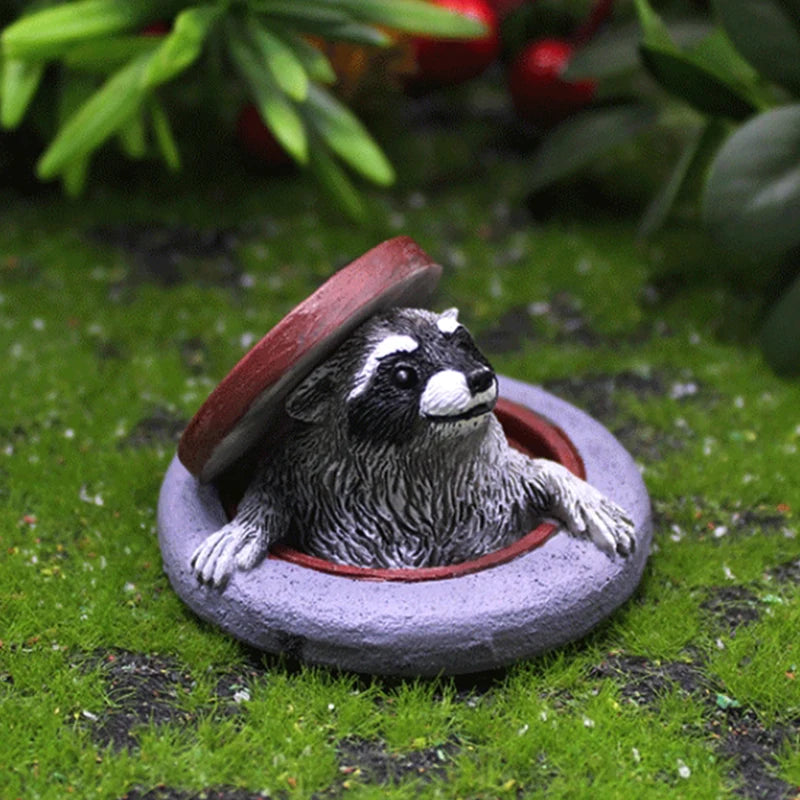 Raccoon Ornament Under Manhole Cover Garden Microlandscape Simulation Animal Resin Decor For Indoor/Outdoor Lawn, Tabletop De
