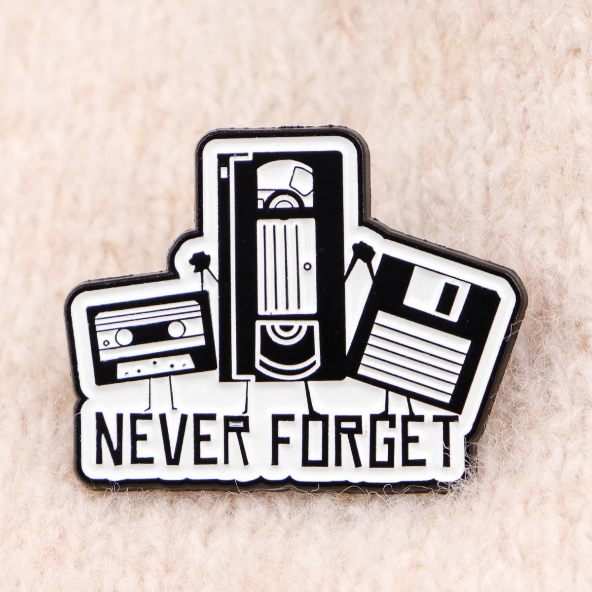 Vintage 1985 Brooch Creative Tape Enamel Pins Music TV Lapel Pin For Backpack Clothing Accessories Metal Badge Jewelry Gift