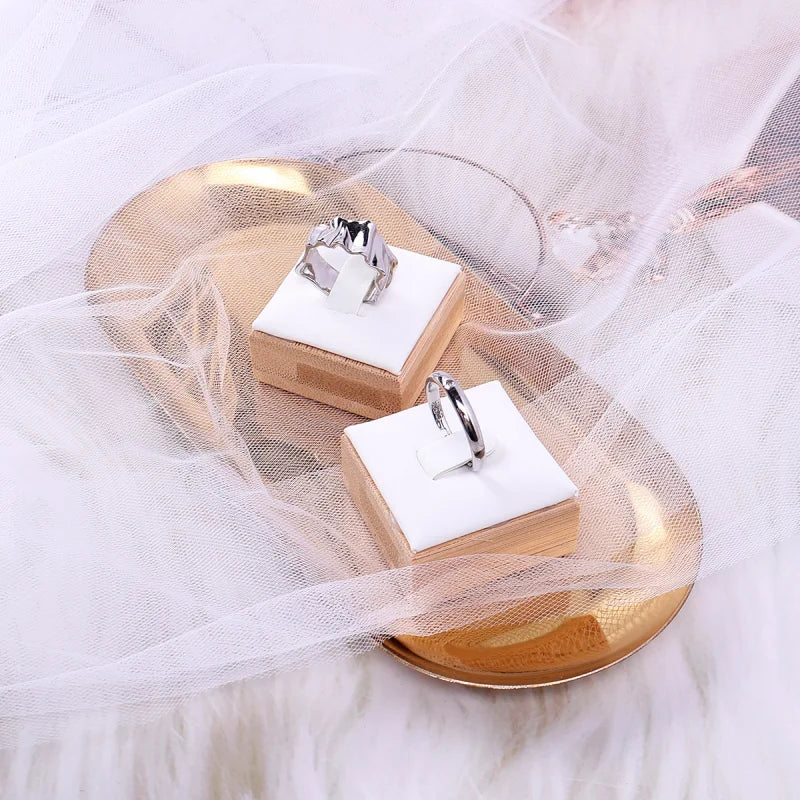 Ring Display Stands for Selling Square Bamboo Single Wood Ring Holder Organizer with Velvet Mat for Rings Trade