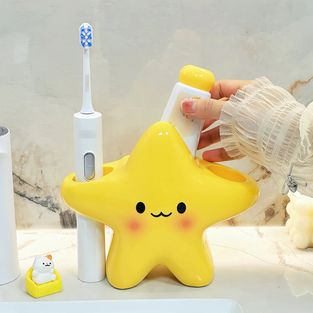 Cute Star-Shaped Toothbrush Holder Freestanding Bathroom Organizer with Cute Face Design, Space-Saving Toothbrush & Toothpast