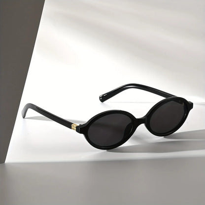 A Pair of Oval Retro PC Glasses for Men and Women with A Small Face Design/versatile for Multiple Indoor Scenes
