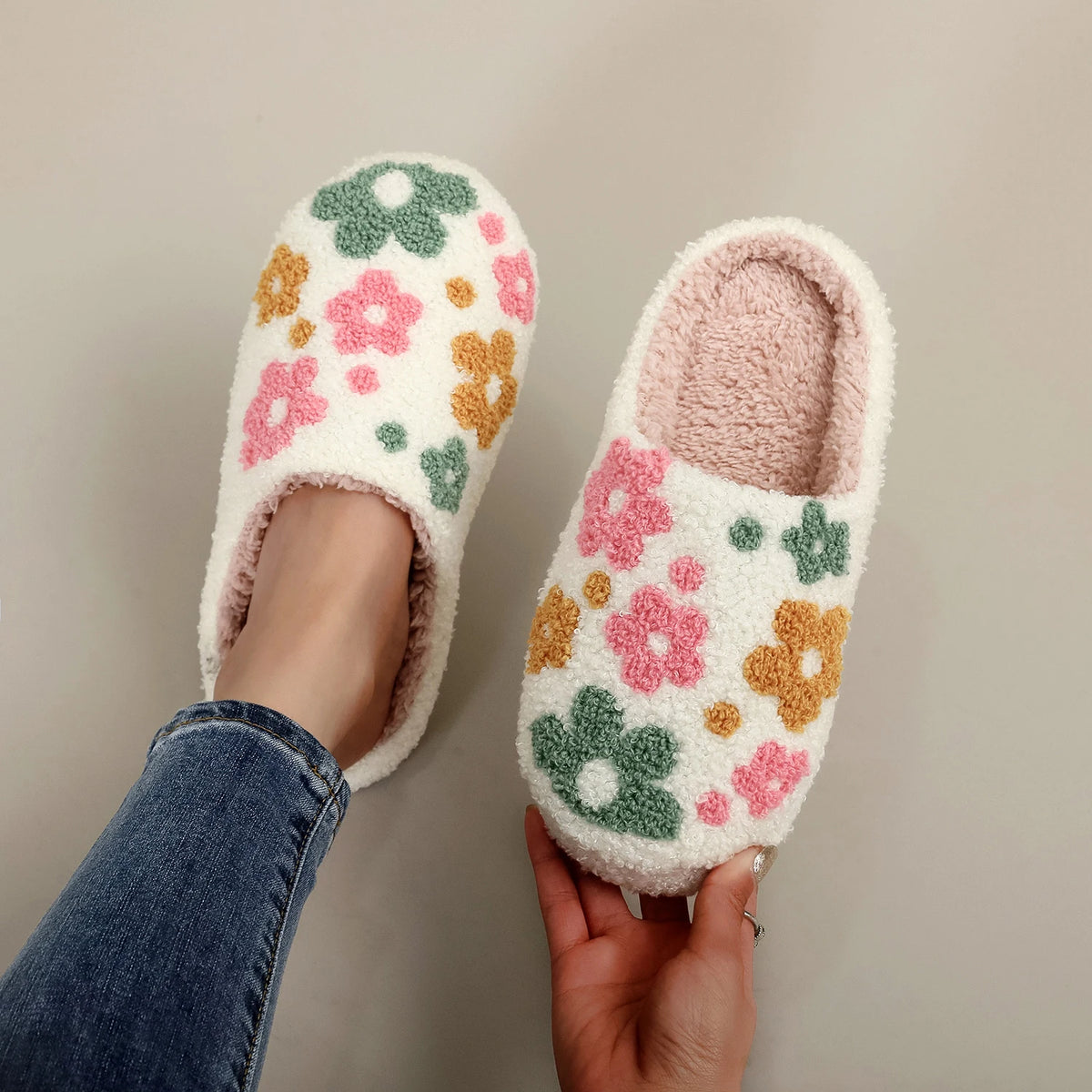 Brown Plush Capybara Slippers, Furry Indoor Slippers, Soft Non-Slip Home Slippers, Cozy Warm Slippers for Men and Women, Cute