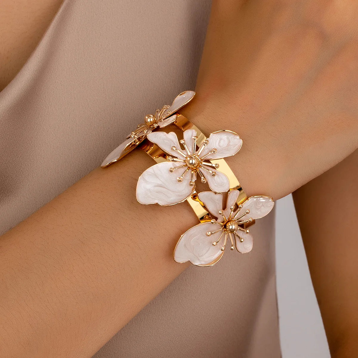 Elegant Enamel Flower Open Cuff Bracelet For Women Gold Plated Metal Pink White Blue Floral Bangles Beach Party Vacation Jewe