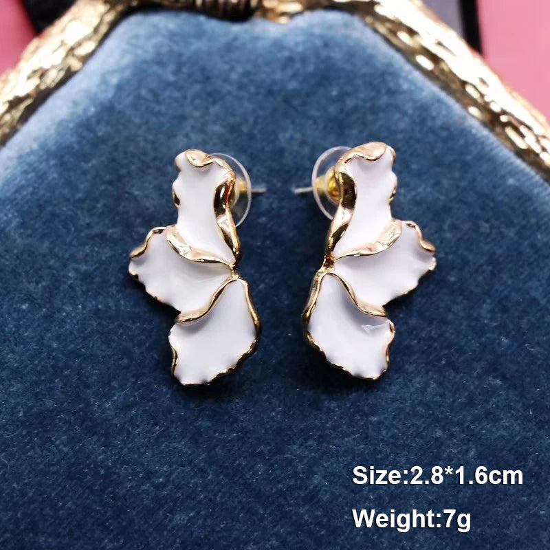 Pure White Women's Dangle Earrings Blooming Flower Acrylic Enamel Butterfly Imitation Pearl Heart Hanging Earrings Elegant Br