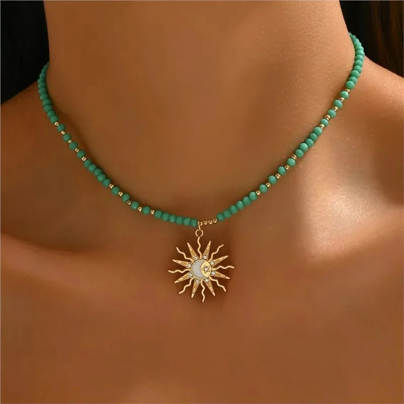 Retro Golden-Toned Sun Pendant Necklace for Women Elegant Turquoise Beads Chain Choker Neck Statement Party Vintage Jewelry G