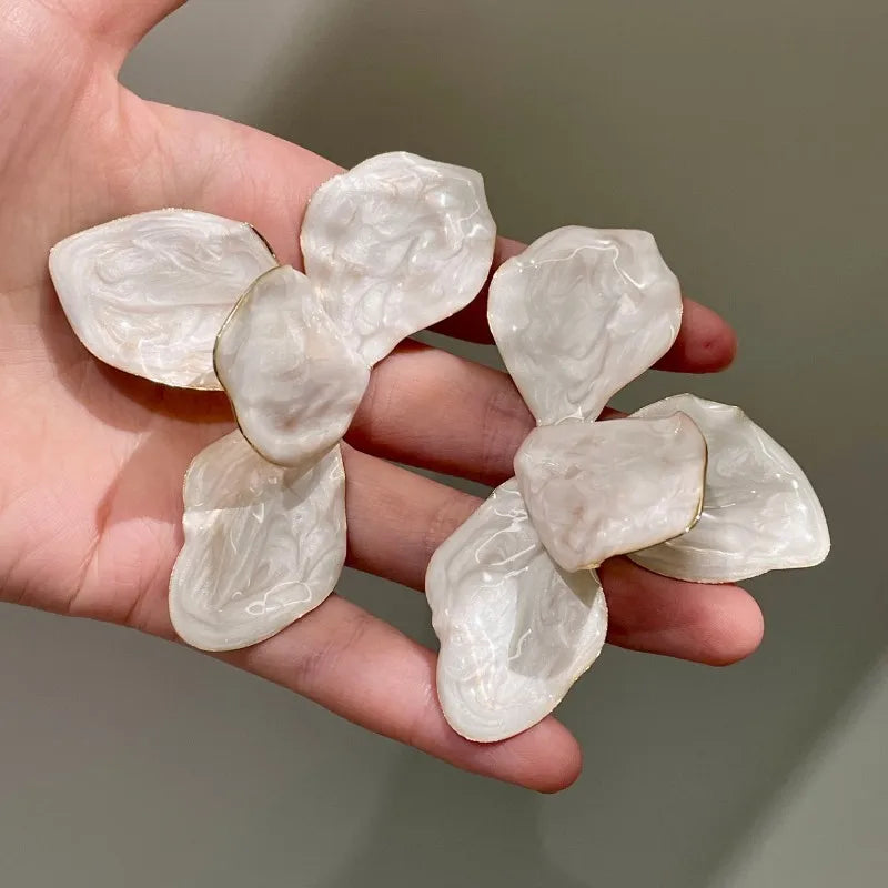 Vintage White Enamel Large Flowers Metal Stud Earrings for Women European American Personality Wedding Romantic Jewelry Gifts