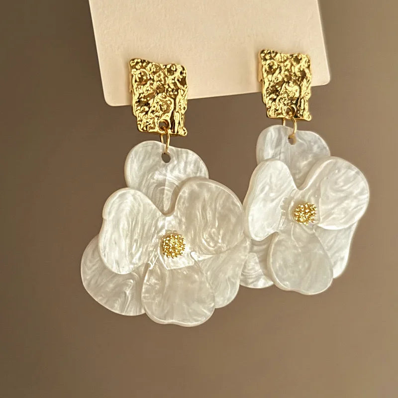 Vintage Acrylic Flower Petal Pendant Earrings For Women Exquisite Alloy Flower Dangle Earrings Luxury Casual Party Jewelry Gi