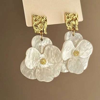 Vintage Acrylic Flower Petal Pendant Earrings For Women Exquisite Alloy Flower Dangle Earrings Luxury Casual Party Jewelry Gi