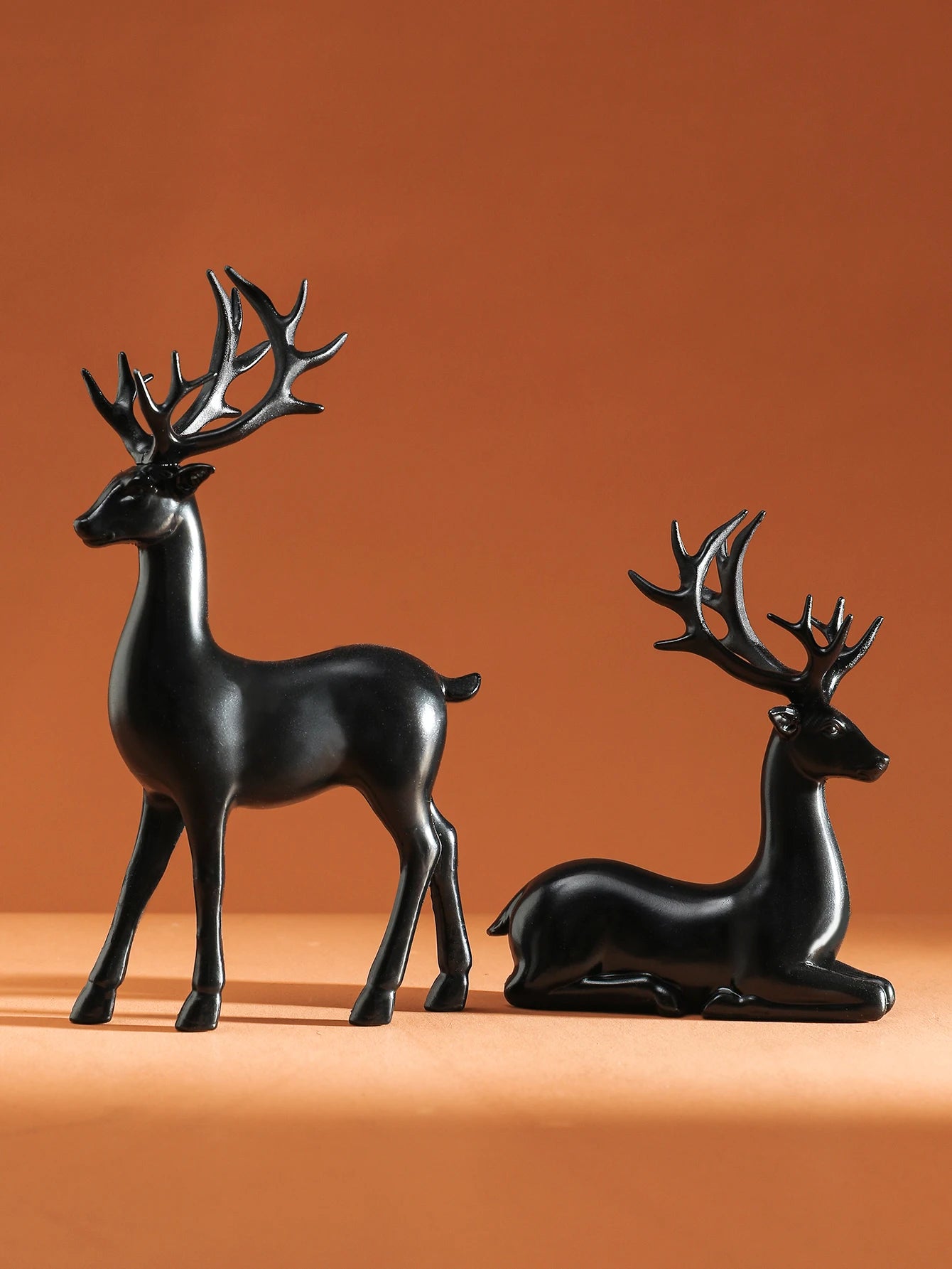 2 Pcs Reindeer Christmas Table Decoration for Home Indoor Xmas Holiday Small Statue Rustic Table Decor Christmas Reindeer Dec