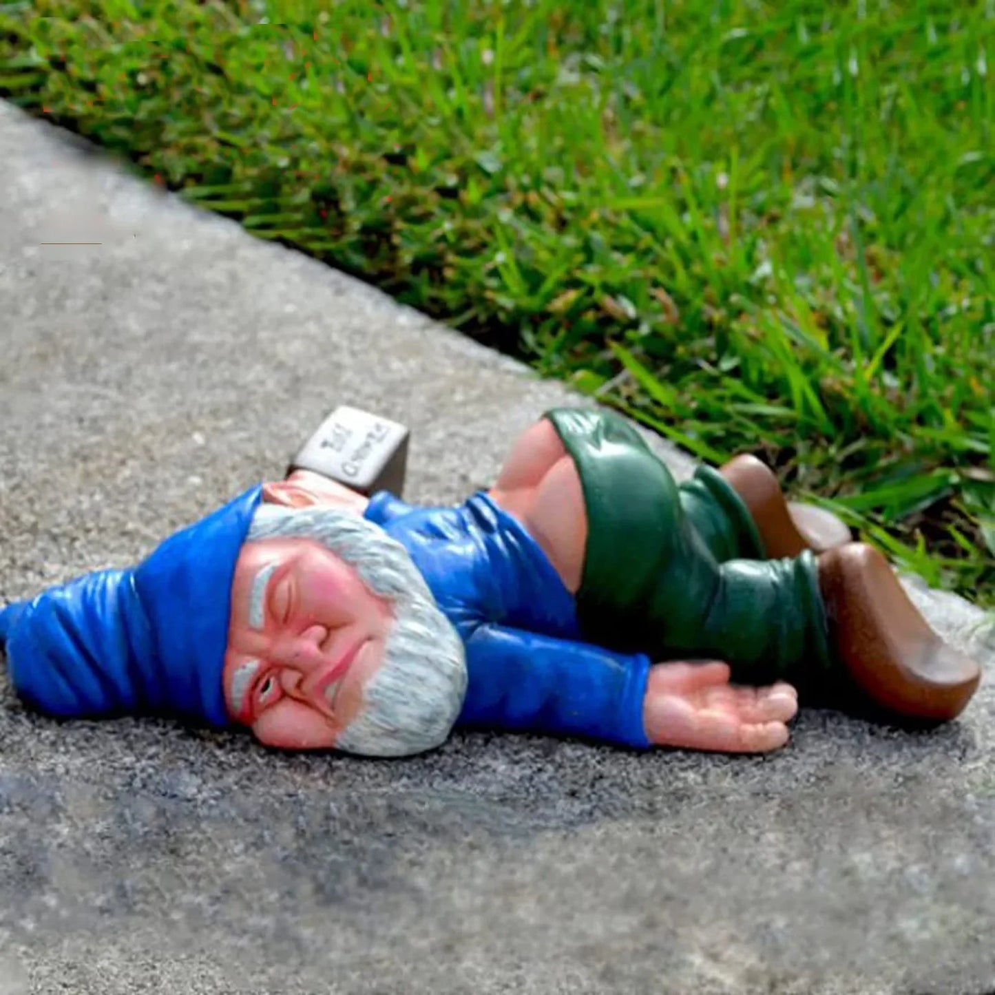15cm Drunken Garden Gnomes Funny Resin Statues for Home Decor Whimsical Indoor Outdoor Ornaments EcoResin Weatherproof