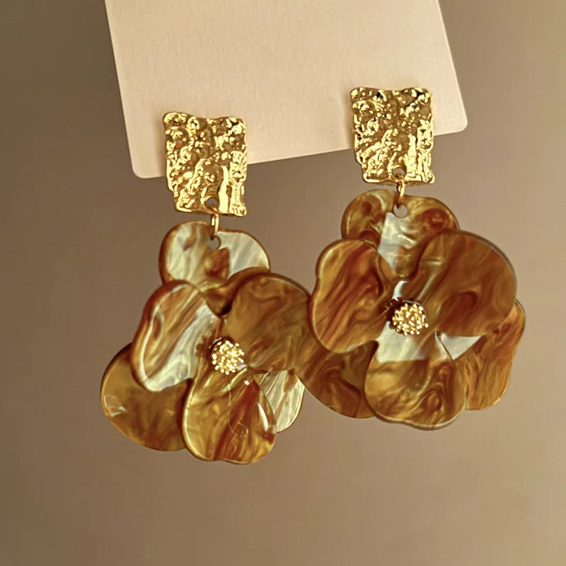Vintage Acrylic Flower Petal Pendant Earrings For Women Exquisite Alloy Flower Dangle Earrings Luxury Casual Party Jewelry Gi