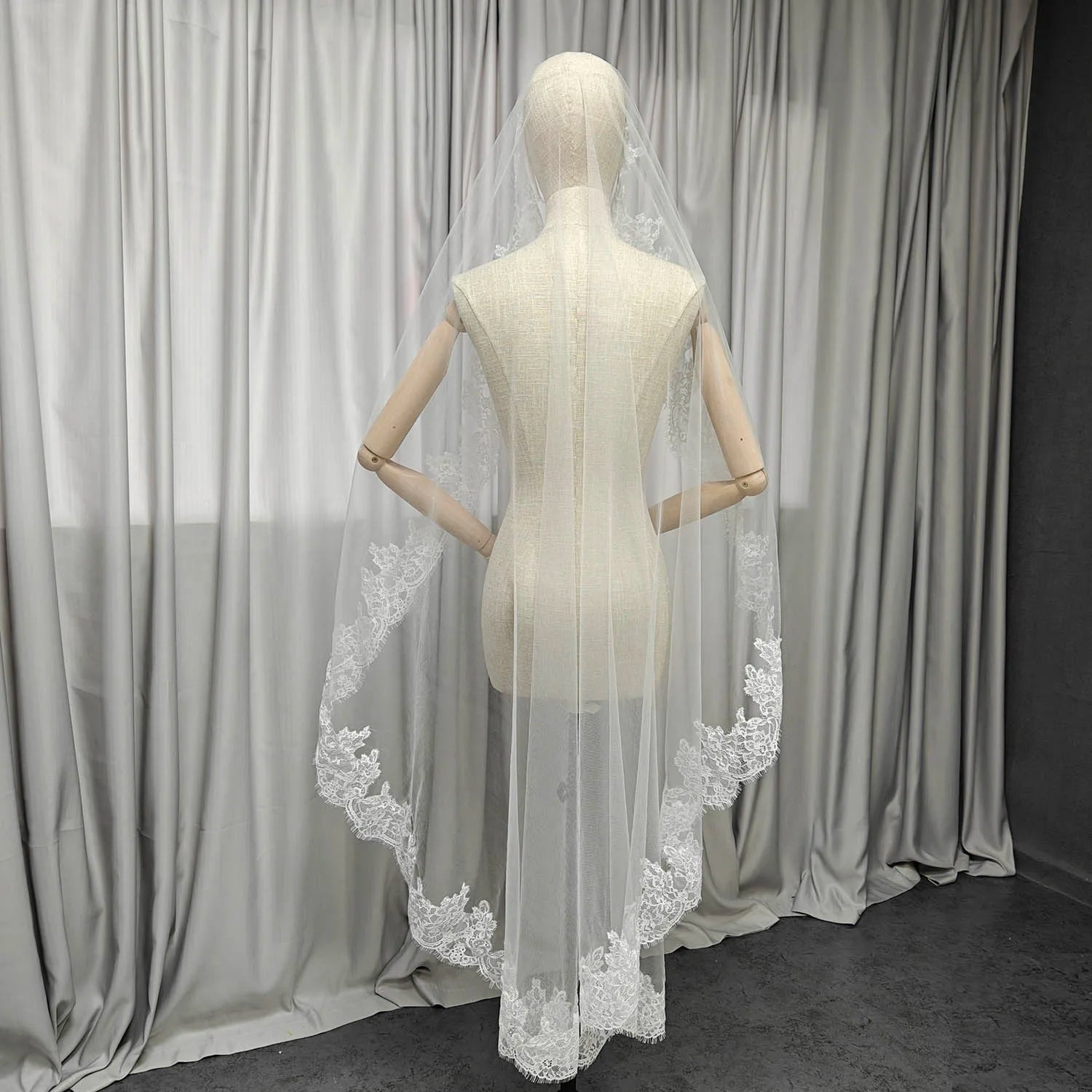 Customized Short Mantilla Wedding Veil with Eyelash Lace, 1m/1.5m/2m Short/Medium Length Veil with Hidden Comb, Single Tier V