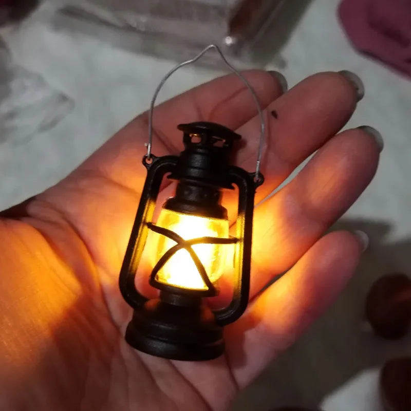 Dollhouse Mini Led Retro Glowing Pony Lantern Simulation Cande Light Night Light Dolls Miniature oil light Lamp Home Decor To