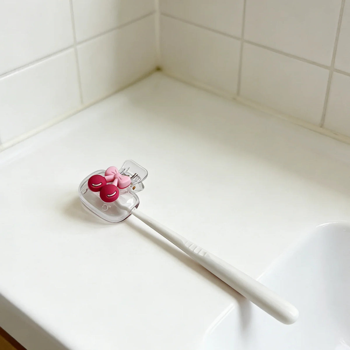 Cute Cherry Design Toothbrush Holder, Cherry Pattern, Protects Toothbrush Head, Features Dual Holes for Drainage and Ventilat