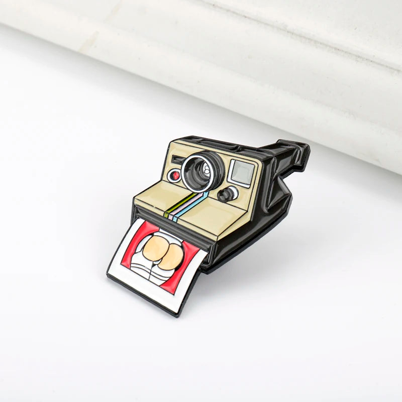Vintage Camera Brooch Pins Funny Model Bottom Picture Enamel Badge Brooches Jewelry Bag Scarf Hat Accessories Gift Props