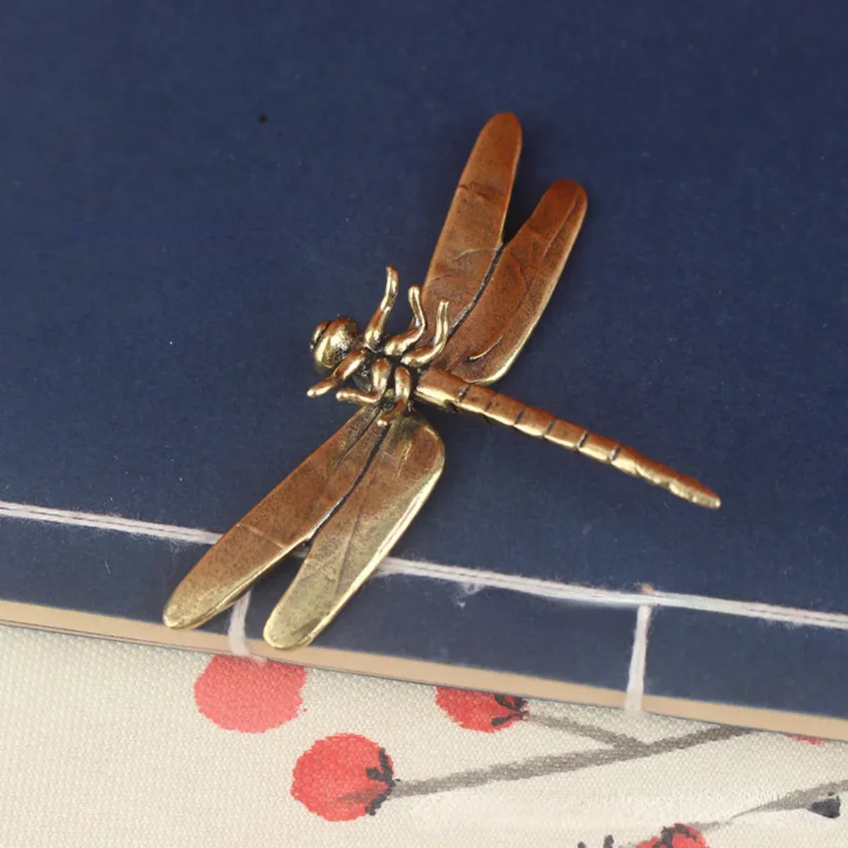 Vintage Brass Dragonfly Figurine - Antique-Style Home & Office Desk Butterfly Bee Decor, Creative Tea Pet Collectible