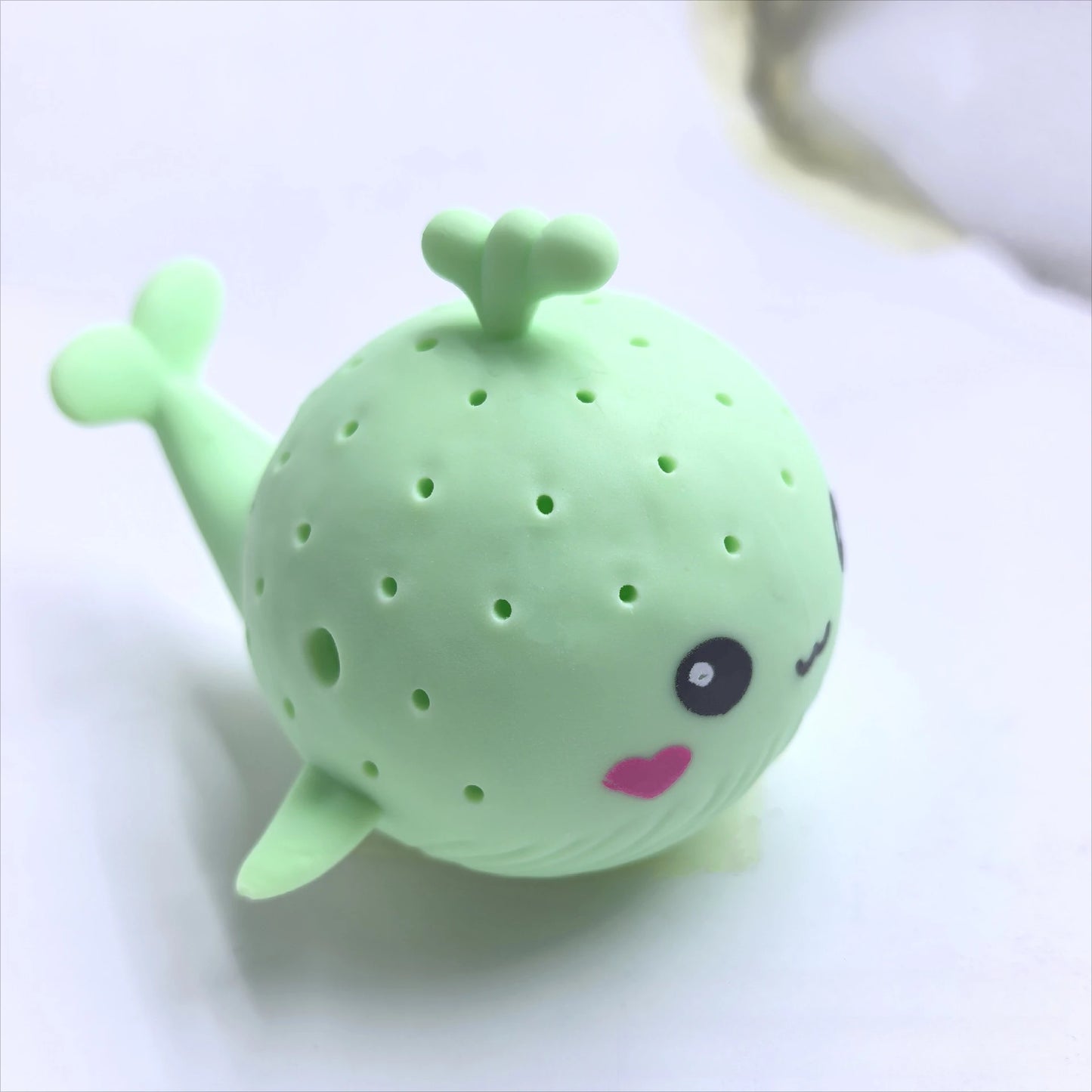 Baby Bath Toys Sponge Water Absorbing Whale Squeezing Stress Relief Toys Summer Swimming Play Water Toy for Children Squishy 