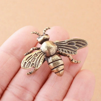 Vintage Brass Dragonfly Figurine - Antique-Style Home & Office Desk Butterfly Bee Decor, Creative Tea Pet Collectible