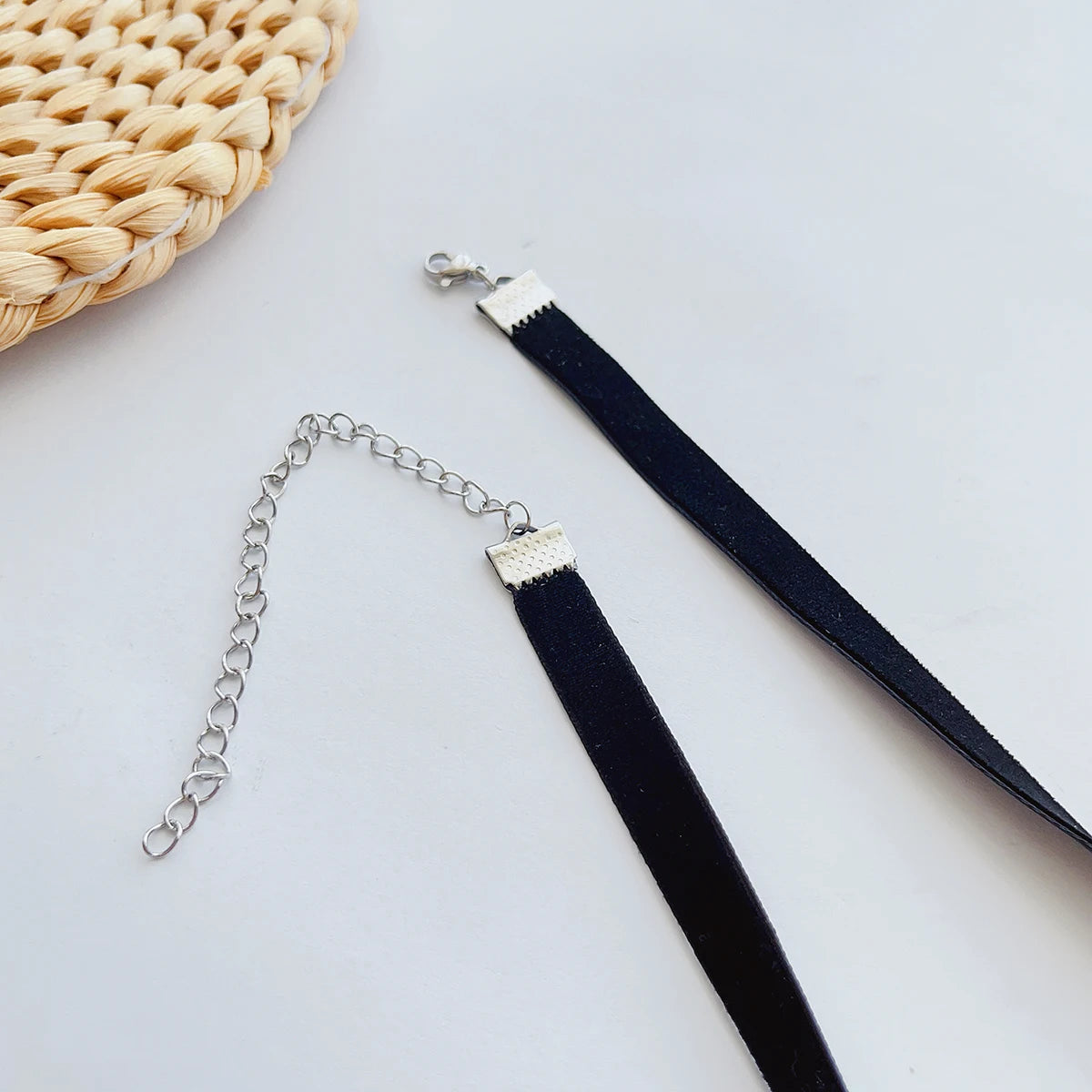 Simple Vintage Black Velvet Strap Choker Neckband Choker Neckband Choker Neckband Short Collarbone Neckline Accessories