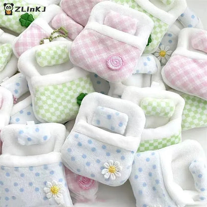 ▶1Pcs Cute Plush Four-leaf Clover Doll Bed 8*6*1CM Soft Sleeping Bag Mini Doll Room Decoration Furniture Doll Accessories
