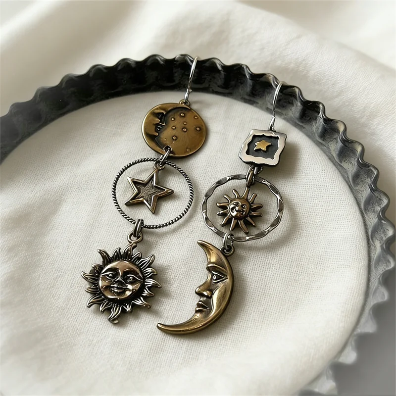 Vintage Free People Face Sun Moon Pendant Earrings Women's Creative Design Asymmetric Earrings Party Retro Jewelry