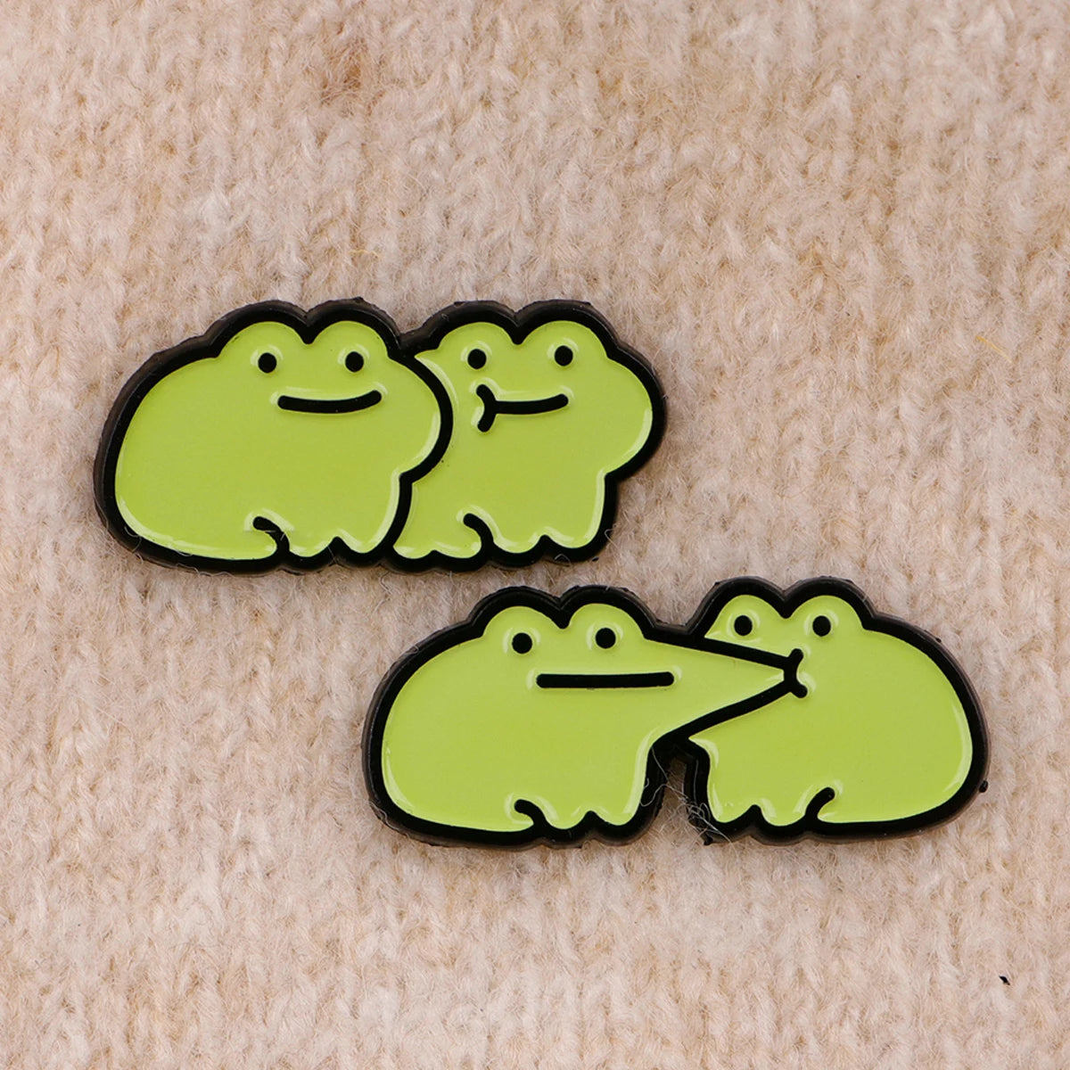 Cute Frogs Enamel Pin Cartoon Animals Pin Badge on Backpack Women's Brooch Lapel Pins Costume Accessories Fashion Jewelry Gif