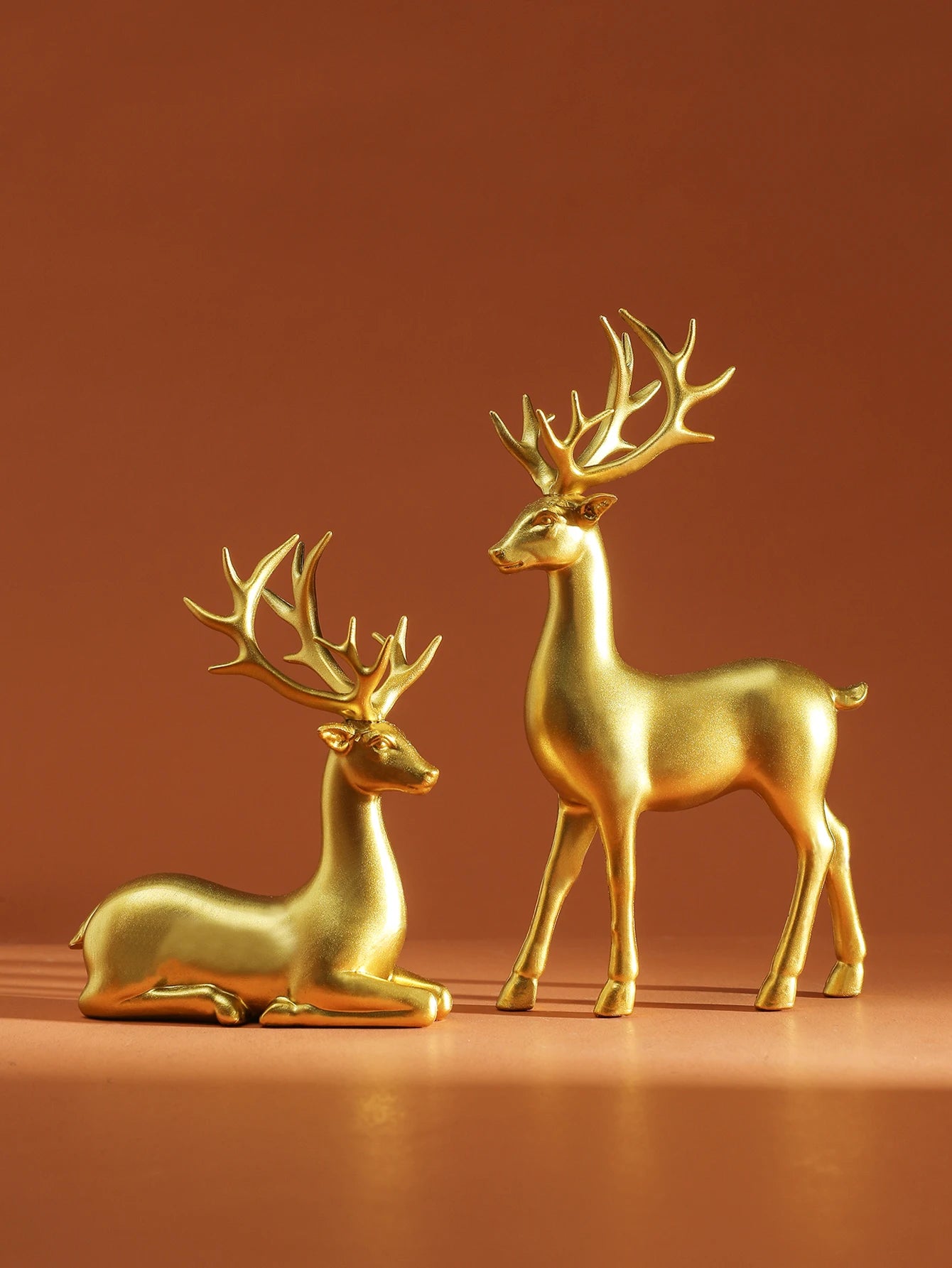 2 Pcs Reindeer Christmas Table Decoration for Home Indoor Xmas Holiday Small Statue Rustic Table Decor Christmas Reindeer Dec