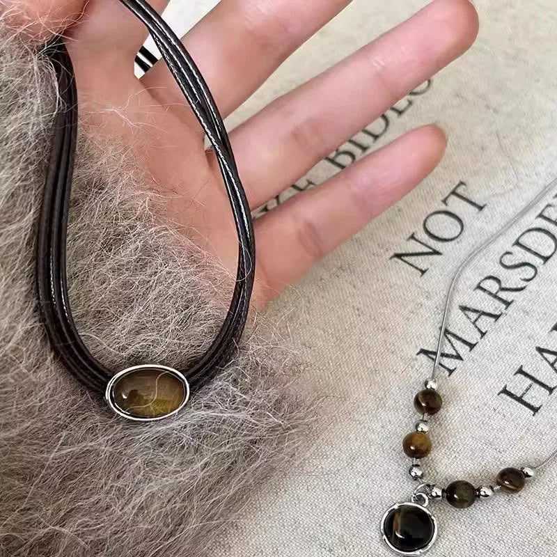 Vintage Leather Brown Stone Pendant Necklace Women's Retro Stacking Choker Temperament Clavicle Chain Hip Hop Jewelry Accesso