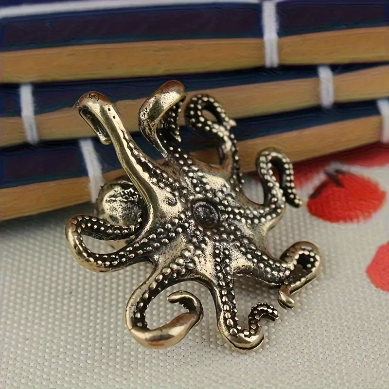 1 Piece of Pure Brass Vintage Octopus Ornament, Retro Tea Pet Collectible, Handcrafted Statue for Indoor and Outdoor Tabletop