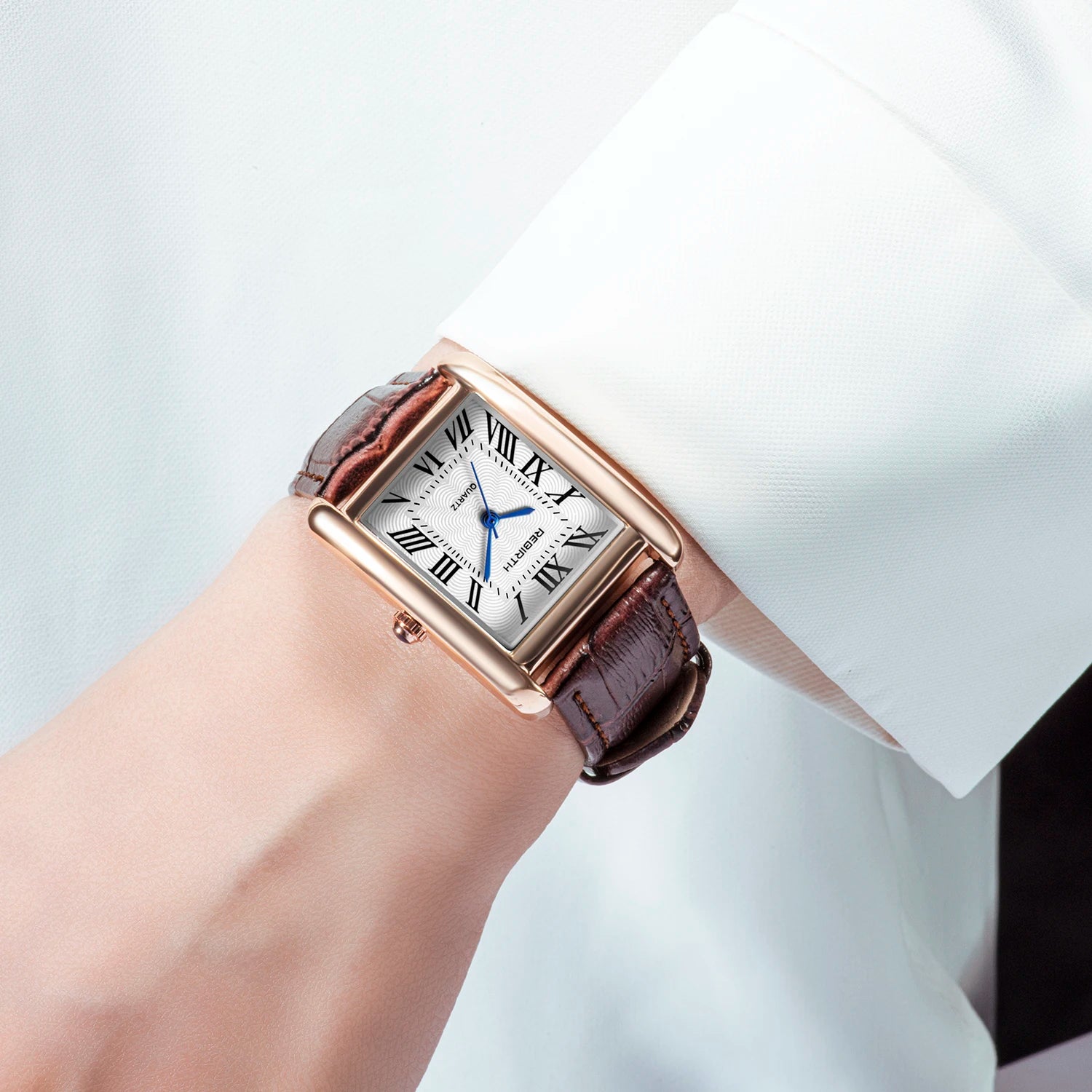 Retro-Style Simple Small Square Watch with Roman Numerals, Trendy and Artistic Quartz Movement Wristwatch