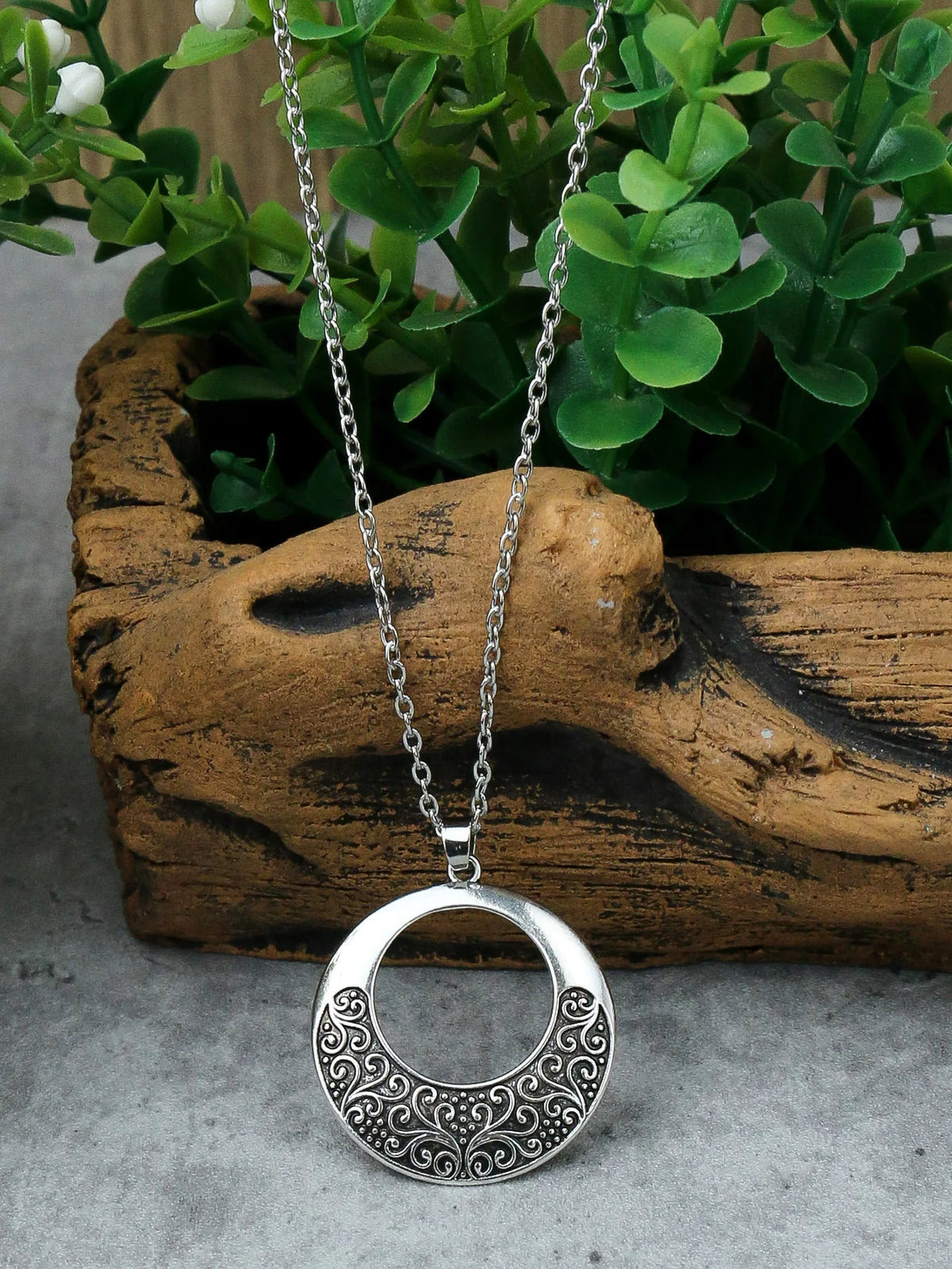 Vintage Ethnic Style Silver Pendant Earrings Necklace Set Round Ring Simple Carved Women's Style Earrings Necklace Combinatio