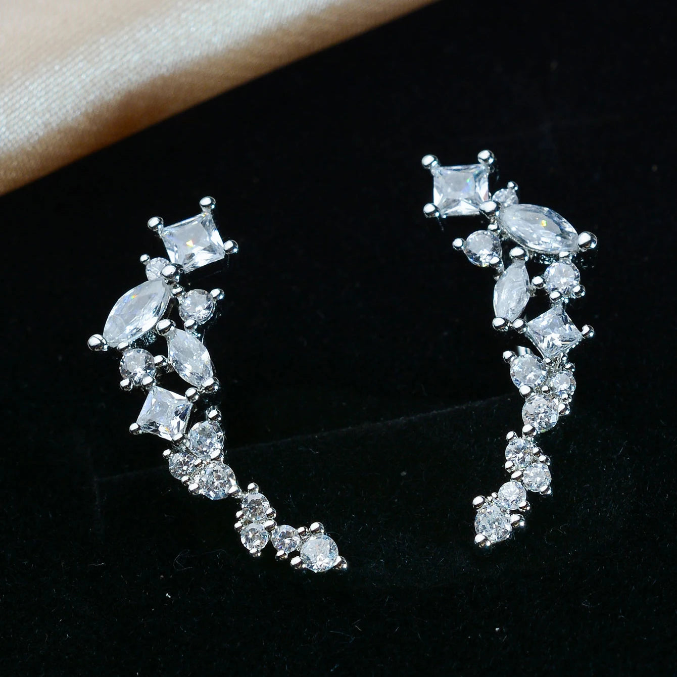 Trend Personality Geometry Studs Climb Ear Crawler Earrings Exquisite Women's Ear Accessories with Dazzling CZ Fashion Jewelr