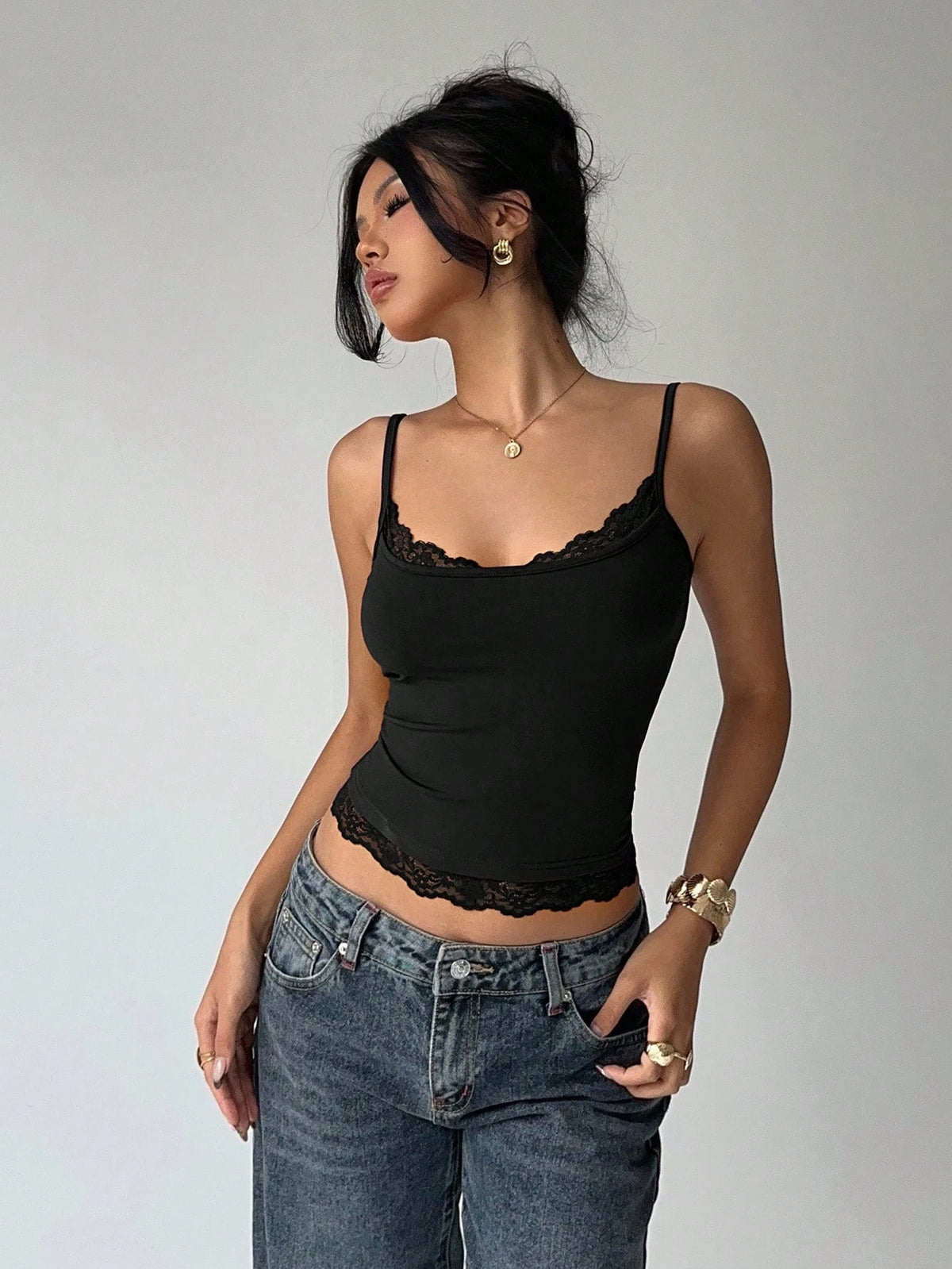 Women's Sexy Lace Trim U-Neck Basic Solid Color Slim Fit Cami Top Casual Spaghetti Straps Backless Crop Top Spring/Summer 202