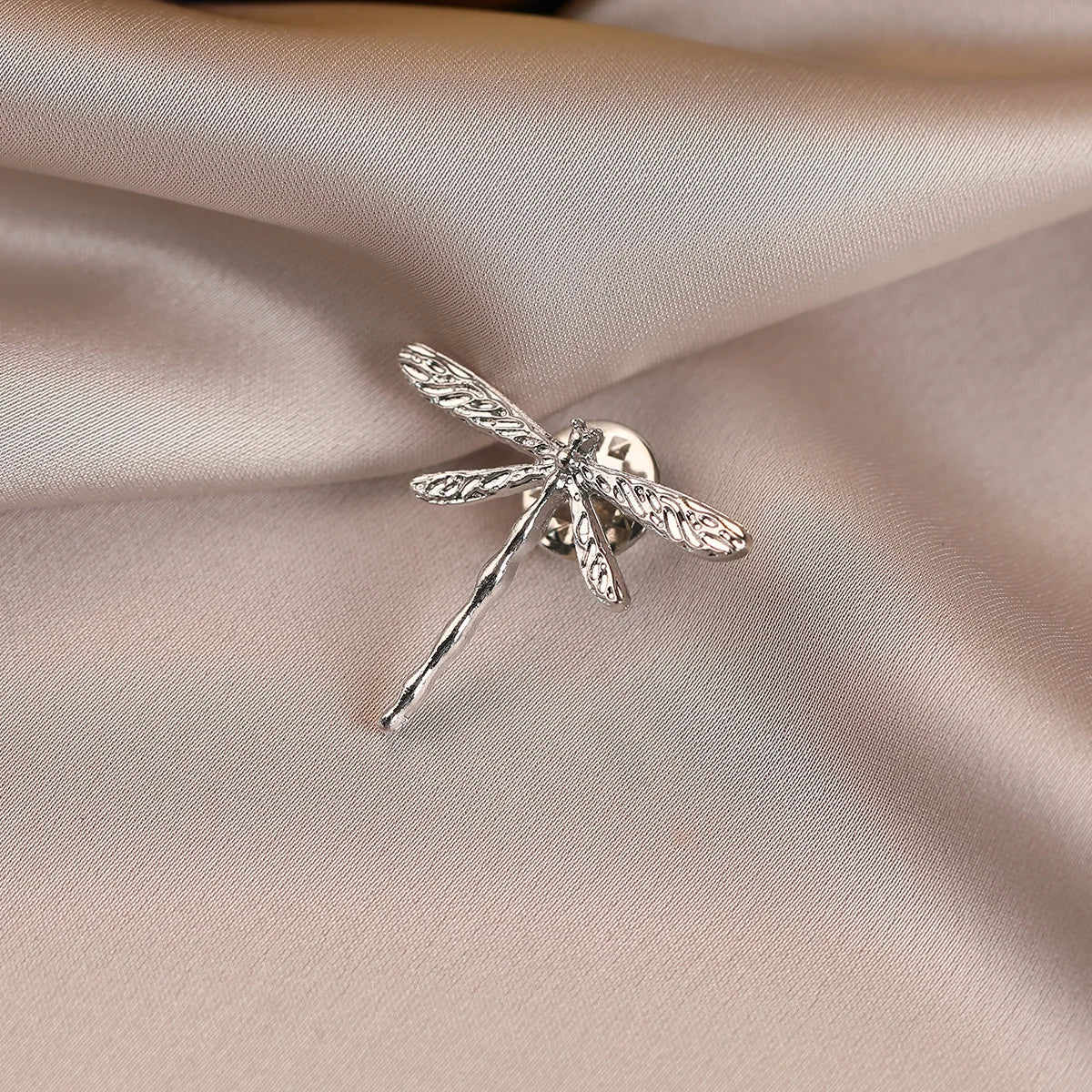 LATS Vintage Silver Color Dragonfly Brooches for Women Fashion Insect Brooch Pins Coat Accessories Animal Jewelry Gifts