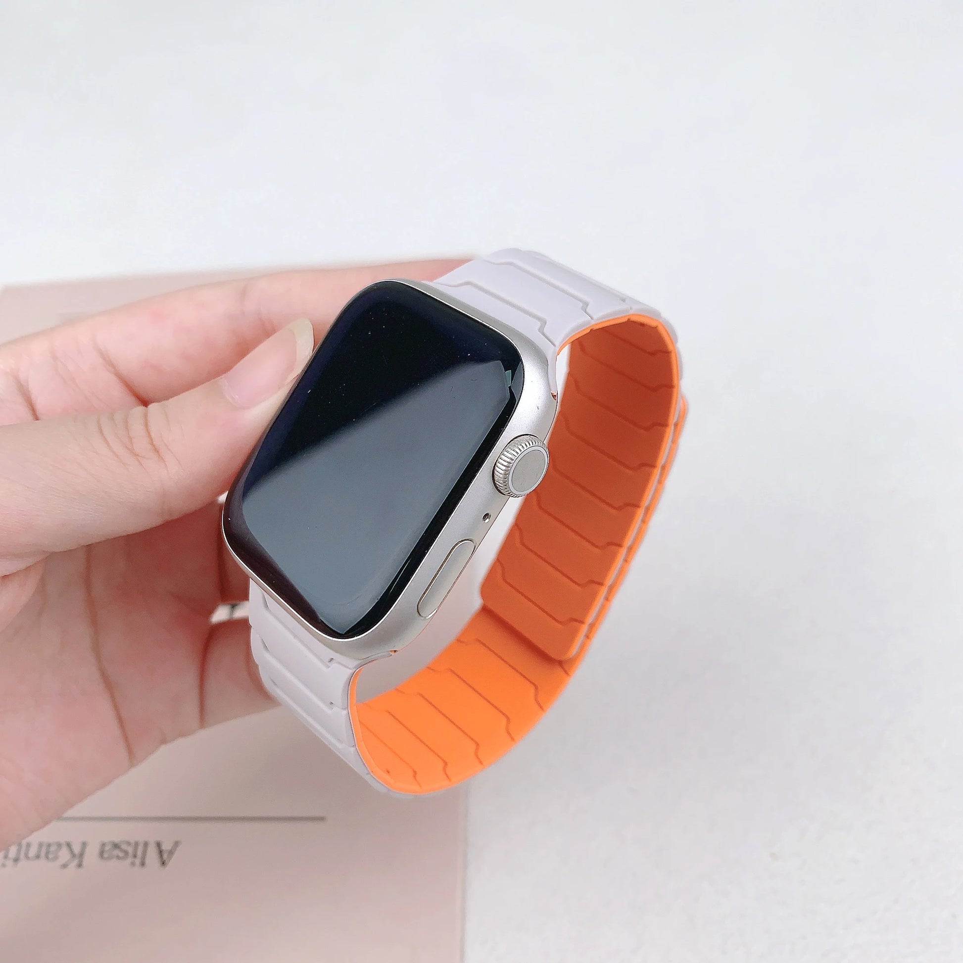 magnetic Strap For Apple Watch Band ultra 2 3 49mm 44mm 40mm 41mm 46mm 42mm 45mm 38 Silicone Bracelet IWatch Series 11 9 8 SE