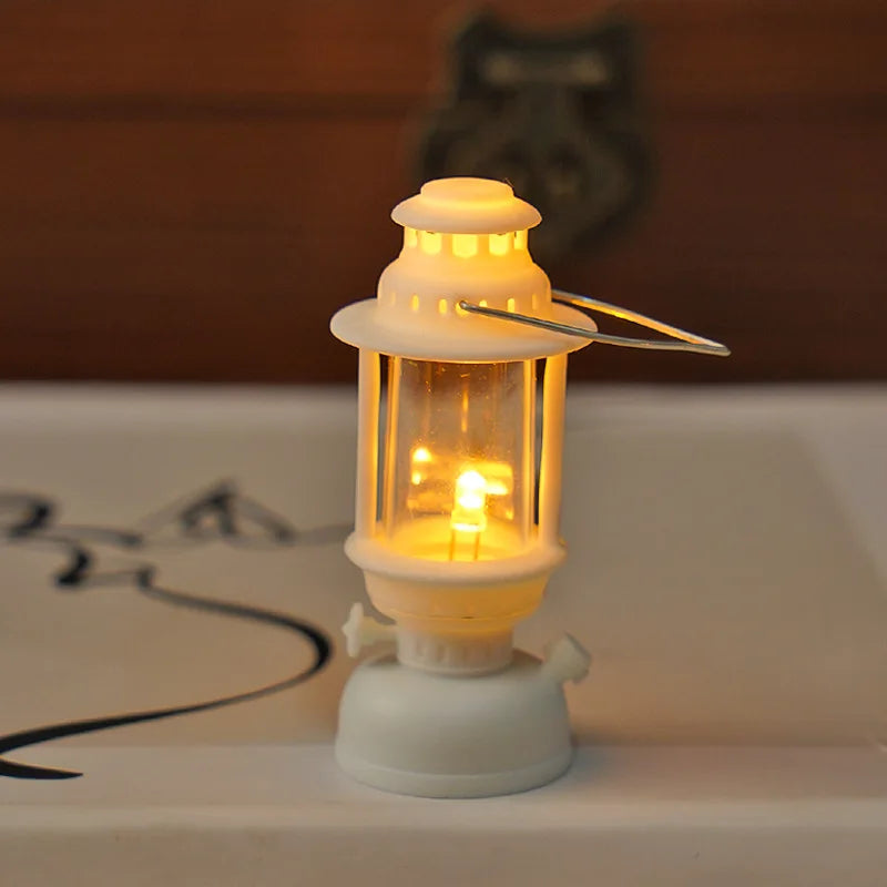 Dollhouse Mini Led Retro Glowing Pony Lantern Simulation Cande Light Night Light Dolls Miniature oil light Lamp Home Decor To