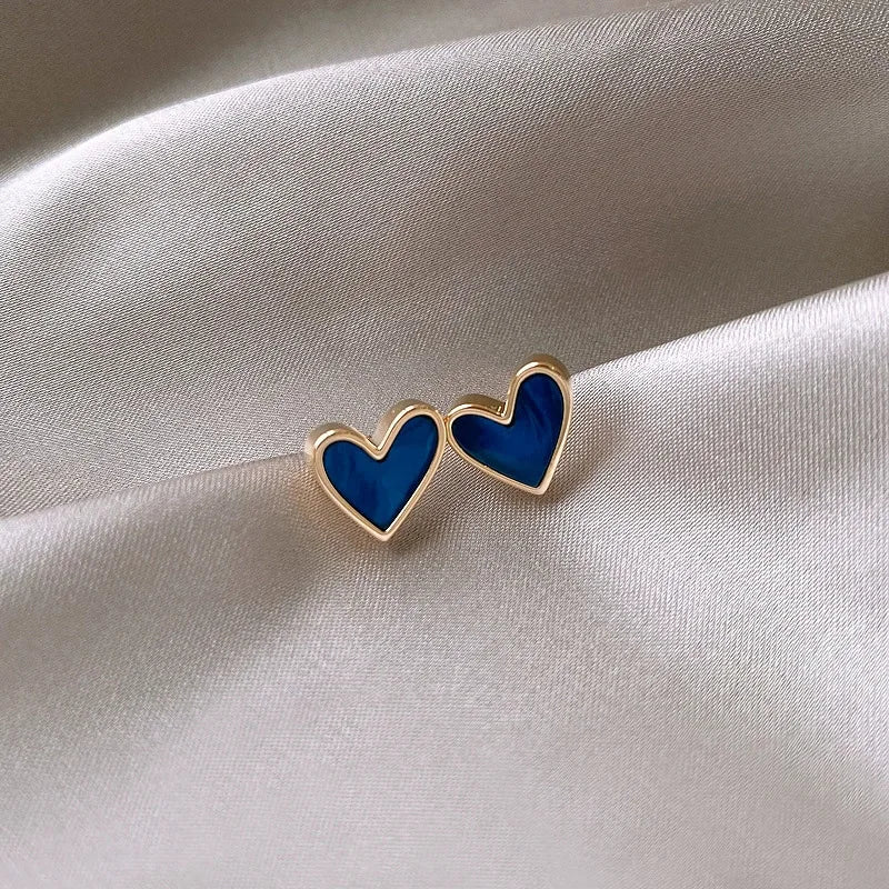 Vintage Heart Shaped Blue White Love Stud Earrings Female Temperament Niche Earrings Ins Retro Little Peach Heart Ear Jewelry