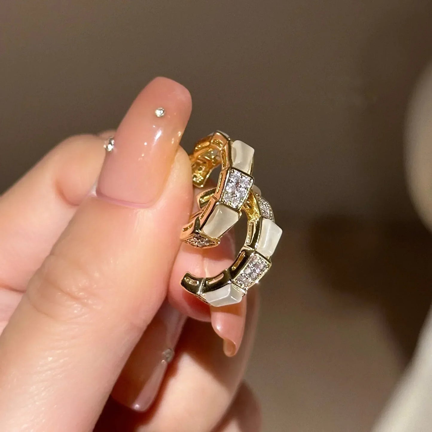 Vintage Geometry Irregular Eardrop Personality Asymmetry Dripping Oil Earrings for Women Fashion Daily Commuting Jewelry Gift