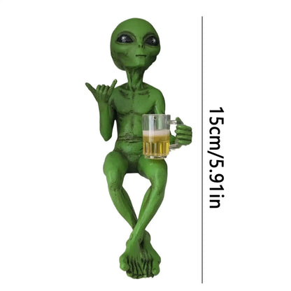Alien Statue Drinking Beer Alien Sculpture Resin Craft Novelty Funny Desktop Decoration Bookshelf Office Desktop Garden Decor