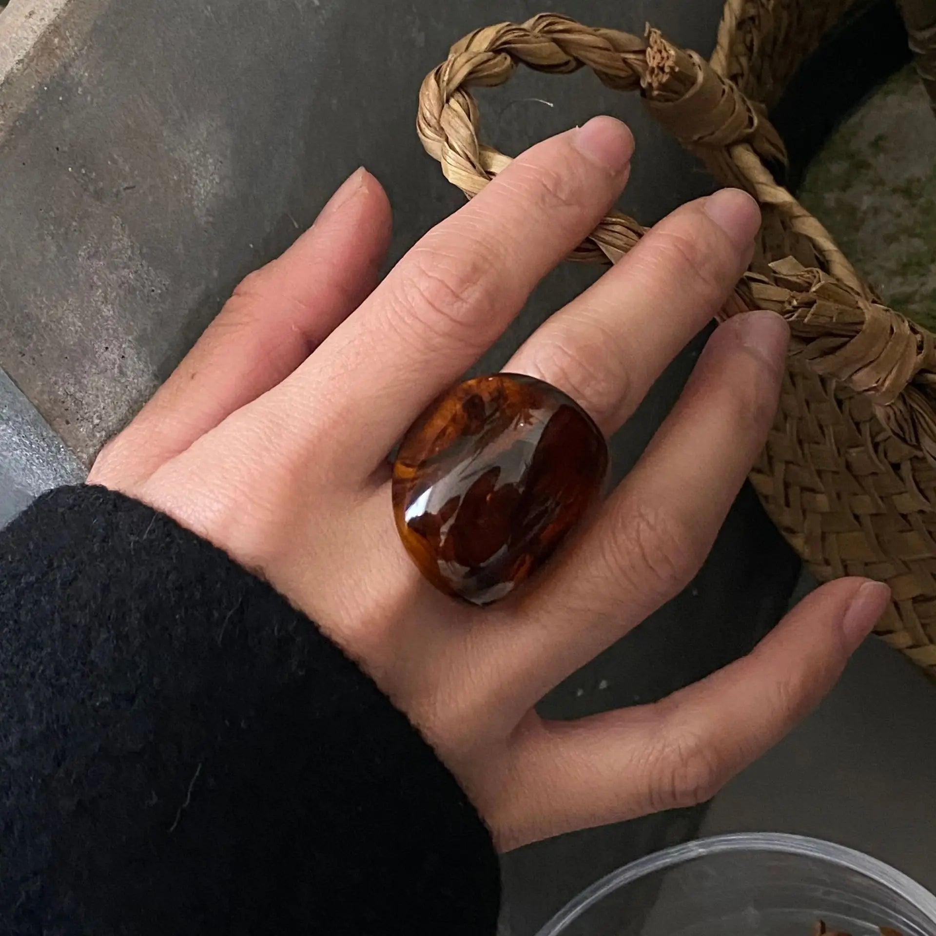 Vintage Trendy Large Finger Rings for Women Exaggerated Amber Color Resin Temperament Geometric Finger Ring Punk Jewelry