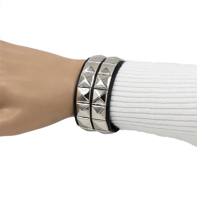 2023 New Gothic Punk PU Leather Bracelet 3 Row Cuspidal Spikes Rivet Chains Bracelet For Women Men' Friends Jewelry