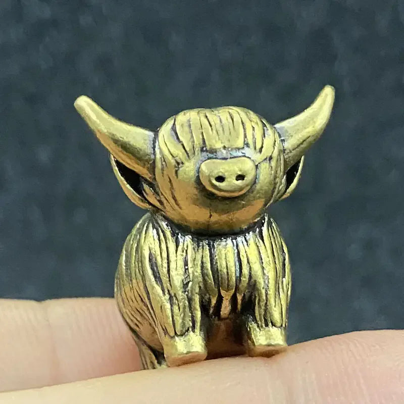 Mini Copper Highland Cow Figurine Charming Exquisite Detailing Vintage Brass Decor Desk Ornament for Home Office Creative Gif