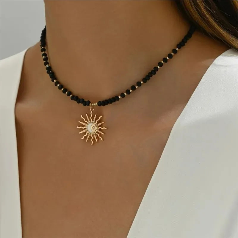 Retro Golden-Toned Sun Pendant Necklace for Women Elegant Turquoise Beads Chain Choker Neck Statement Party Vintage Jewelry G