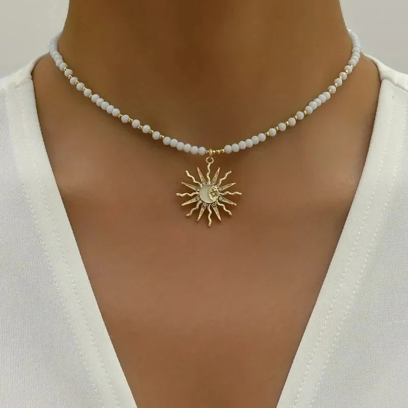 Retro Golden-Toned Sun Pendant Necklace for Women Elegant Turquoise Beads Chain Choker Neck Statement Party Vintage Jewelry G