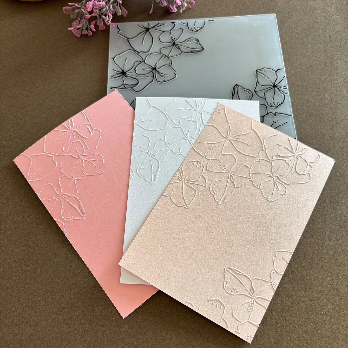 1-Pack Lotus Flower Pressed Flower Folder - Transparent Plastic Fantasy-Themed Template for Scrapbooking, Card Making, and We