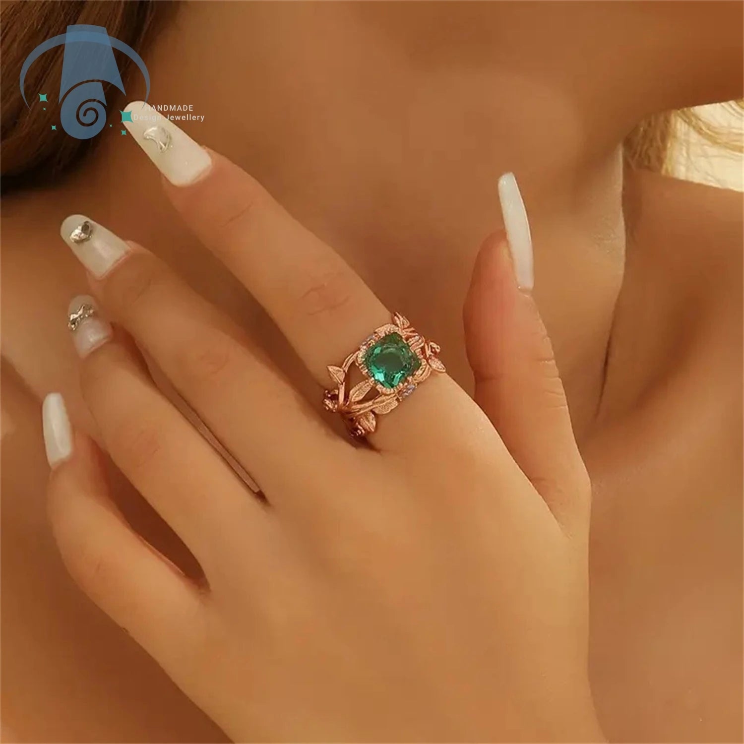 Vintage Alloy Vine Totem Ring with Green Crystal Fashion Jewelry for Women Gift Idea for Daily Use Special Occasion