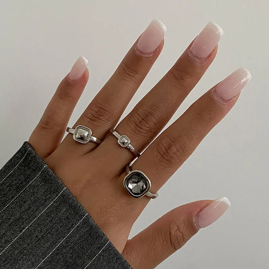 Fashion Grey Crystal Geometric Ring Women Design Silver Color Square Finger Rings Asymmetrical Zircon Daily Wear Jewelry Gift