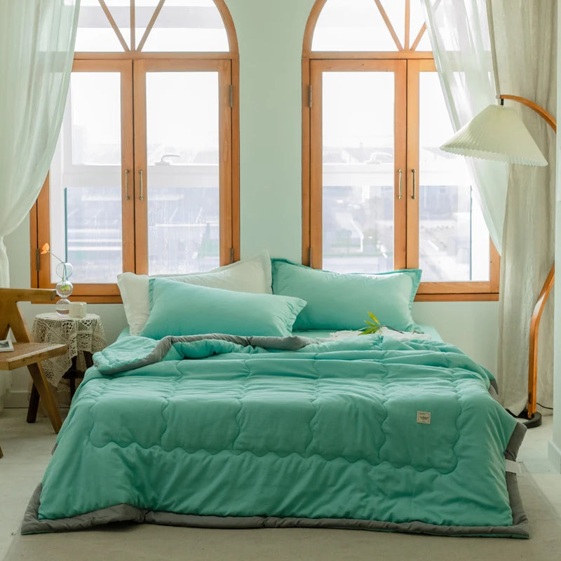 2025 new Japanese polyester cotton quilted summer quilt skin-friendly washable light luxury style solid color lightweight - M